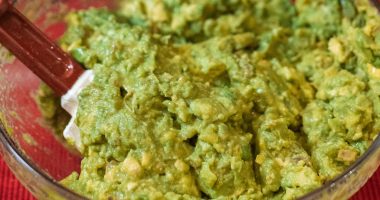 Náhled guacamole s baby karotkou